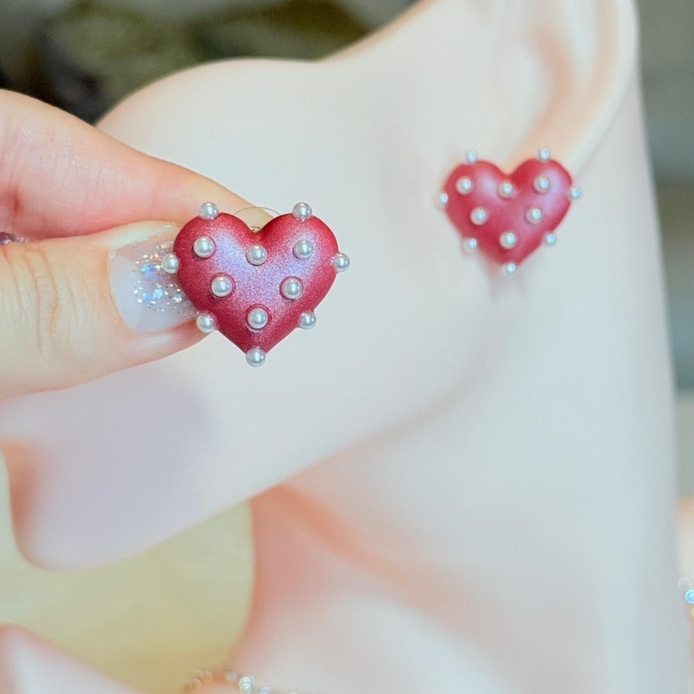 ⚜️ Amoré Pink Heart Stud Earrings - Picture 6 of 7